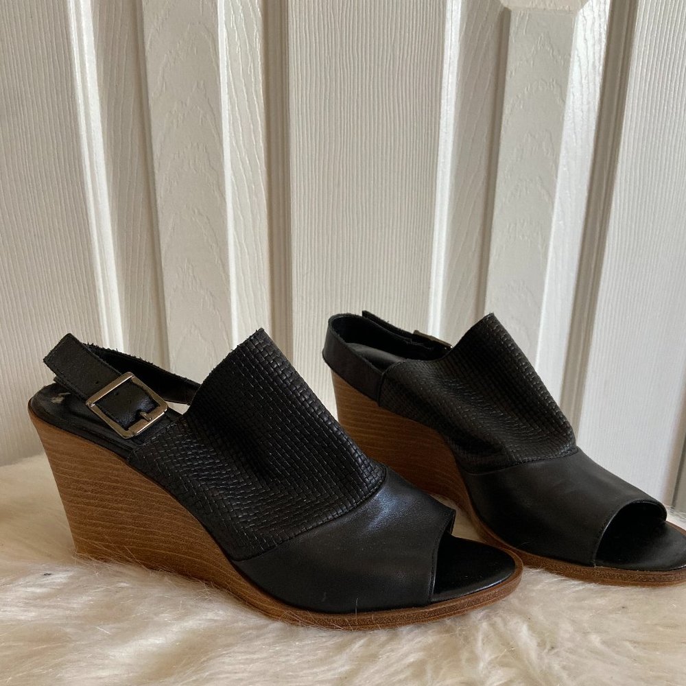 Sophia Milano Italian Leather Black Wedges Size 8